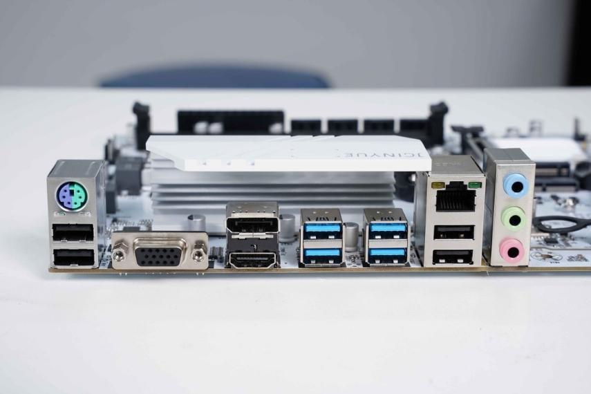 Mainboard B450 đa dạng cổng kết nối
