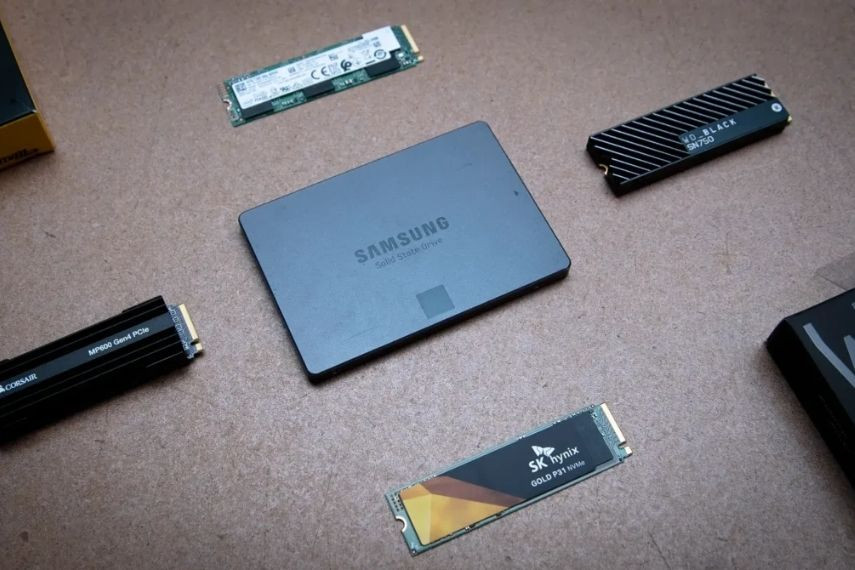 Người mua nên kiểm tra chuẩn kết nối trước khi chọn SSD