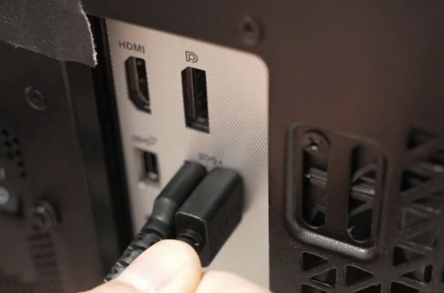 Cổng HDMI trên màn hình máy tính