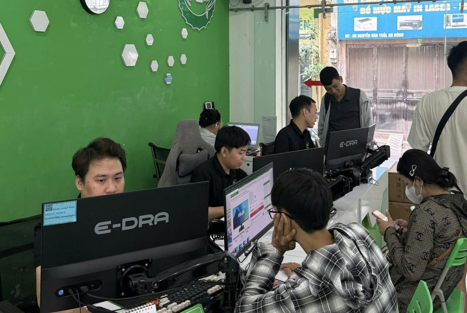 Mua màn hình máy tính chính hãng tại Hoàng Long Computer