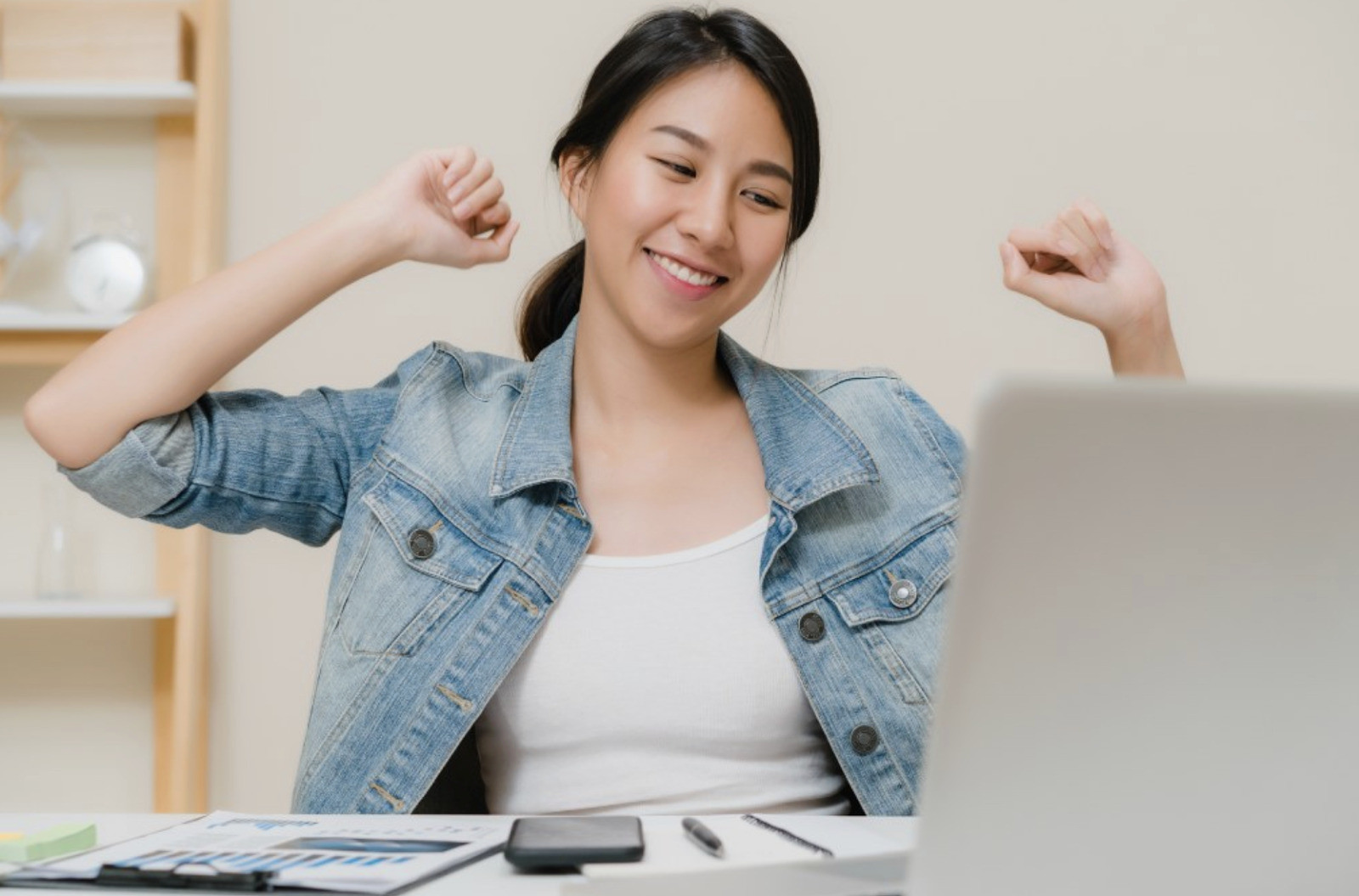 Tư thế ngồi chuẩn khi sử dụng màn hình máy tính