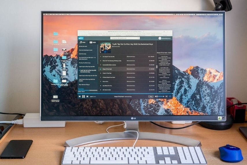 Màn hình máy tính văn phòng