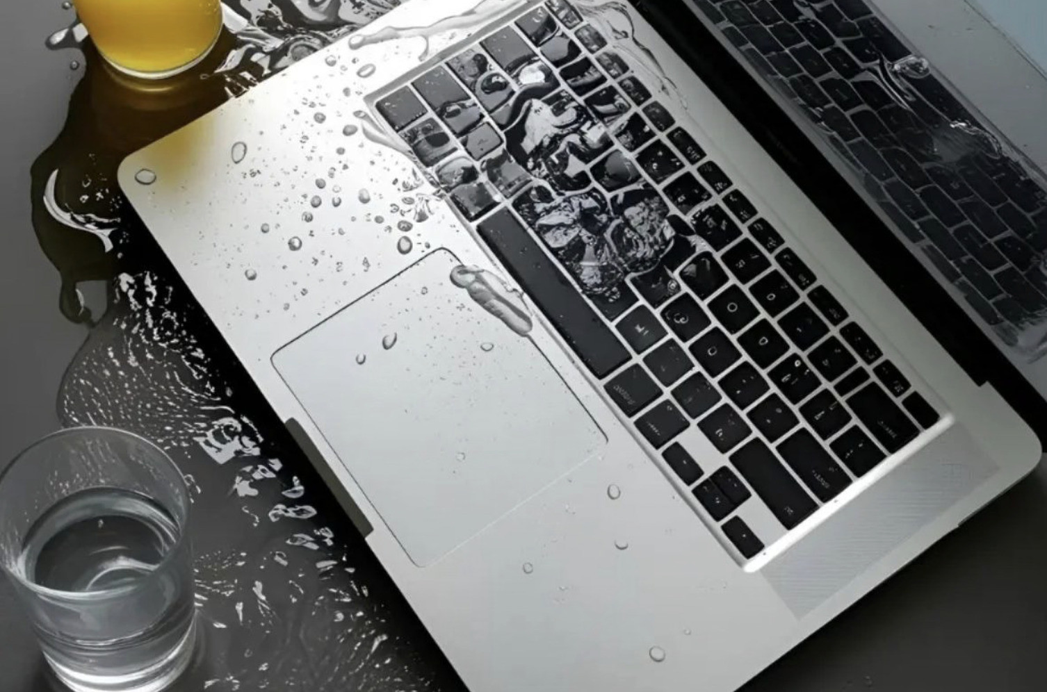 Khắc phục màn hình trắng do nhiễm nước