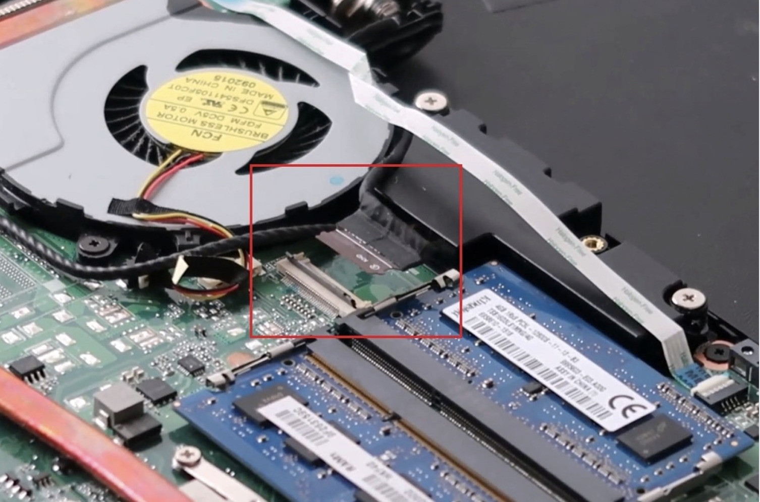 Lỗi cáp màn hình gây trắng màn hình laptop