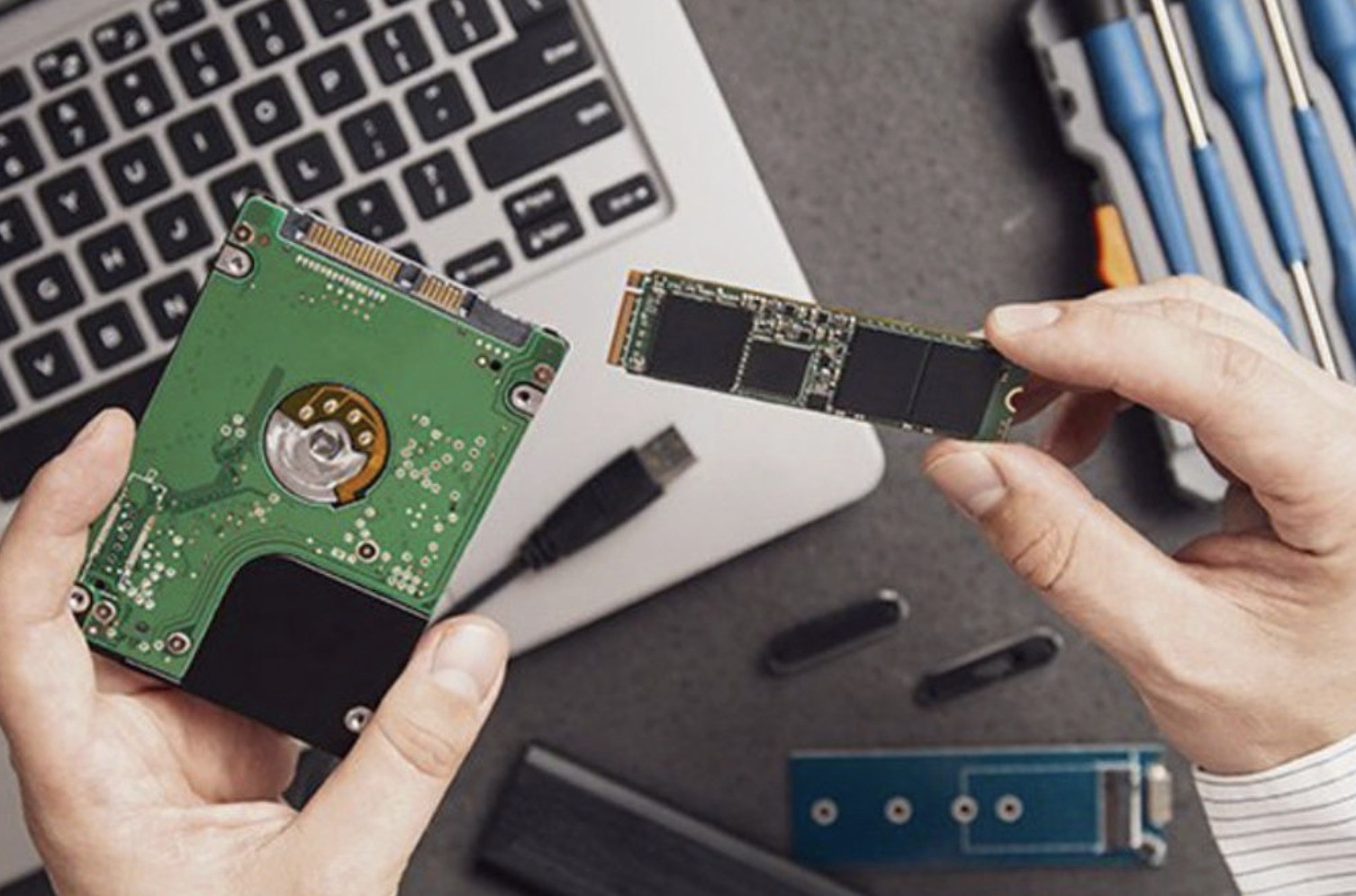 Màn hình laptop bị trắng do lỗi phần cứng