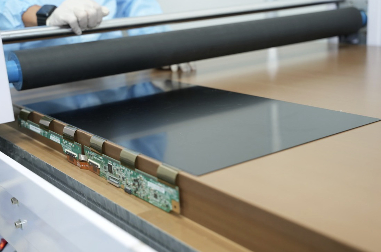 Khắc phục lỗi màn hình trắng do hỏng panel hiển thị 