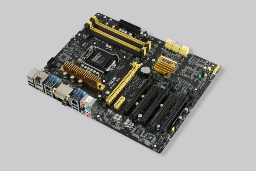 Mainboard ATX đóng vai trò kết nối, cung cấp năng lượng