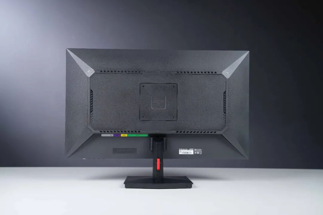 Kích thước 27 inch mang lại không gian hiển thị rộng