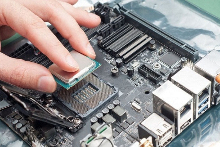Socket CPU là đế cắm tiếp xúc trực tiếp giữa CPU và bo mạch chủ 
