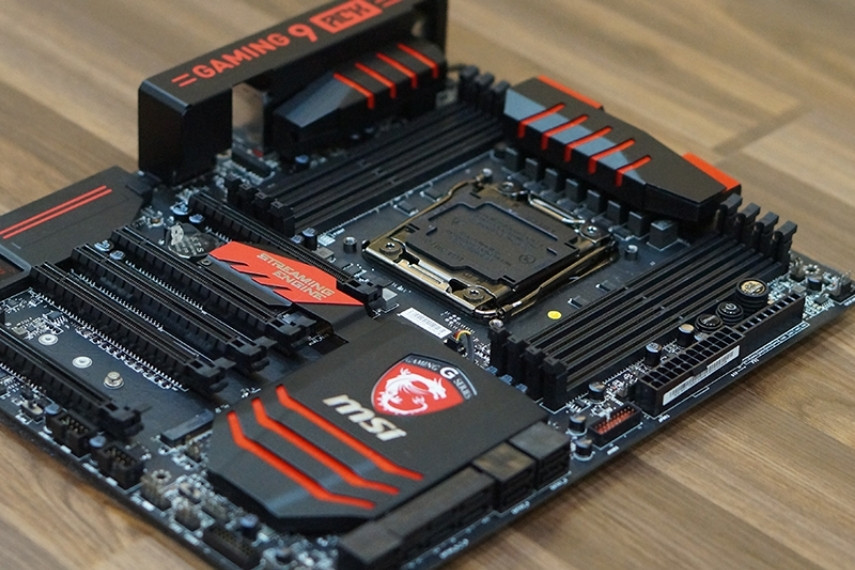 mainboard-ket-noi-cac-bo-phan-nhu-cpu-ram-o-cung-va-thiet-bi-ngoai-vi-lai-voi-nhau