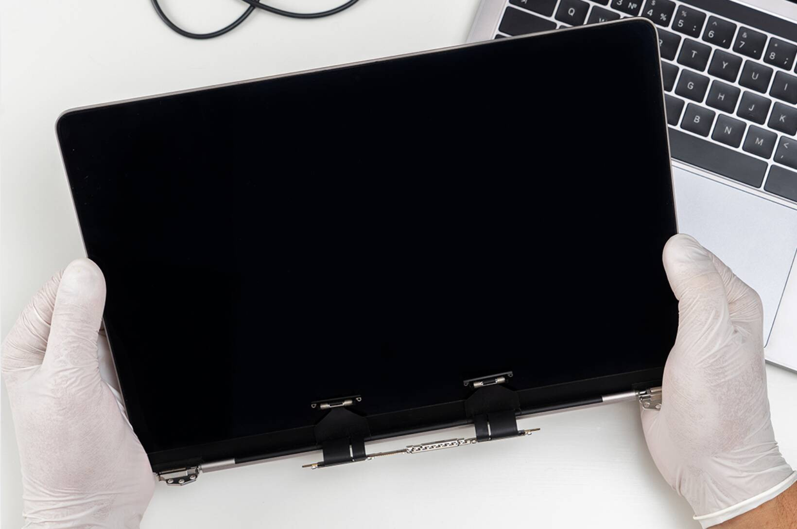 Lỗi Màn hình laptop bị ố vàng: Nguyên nhân & cách khắc phục hiệu quả