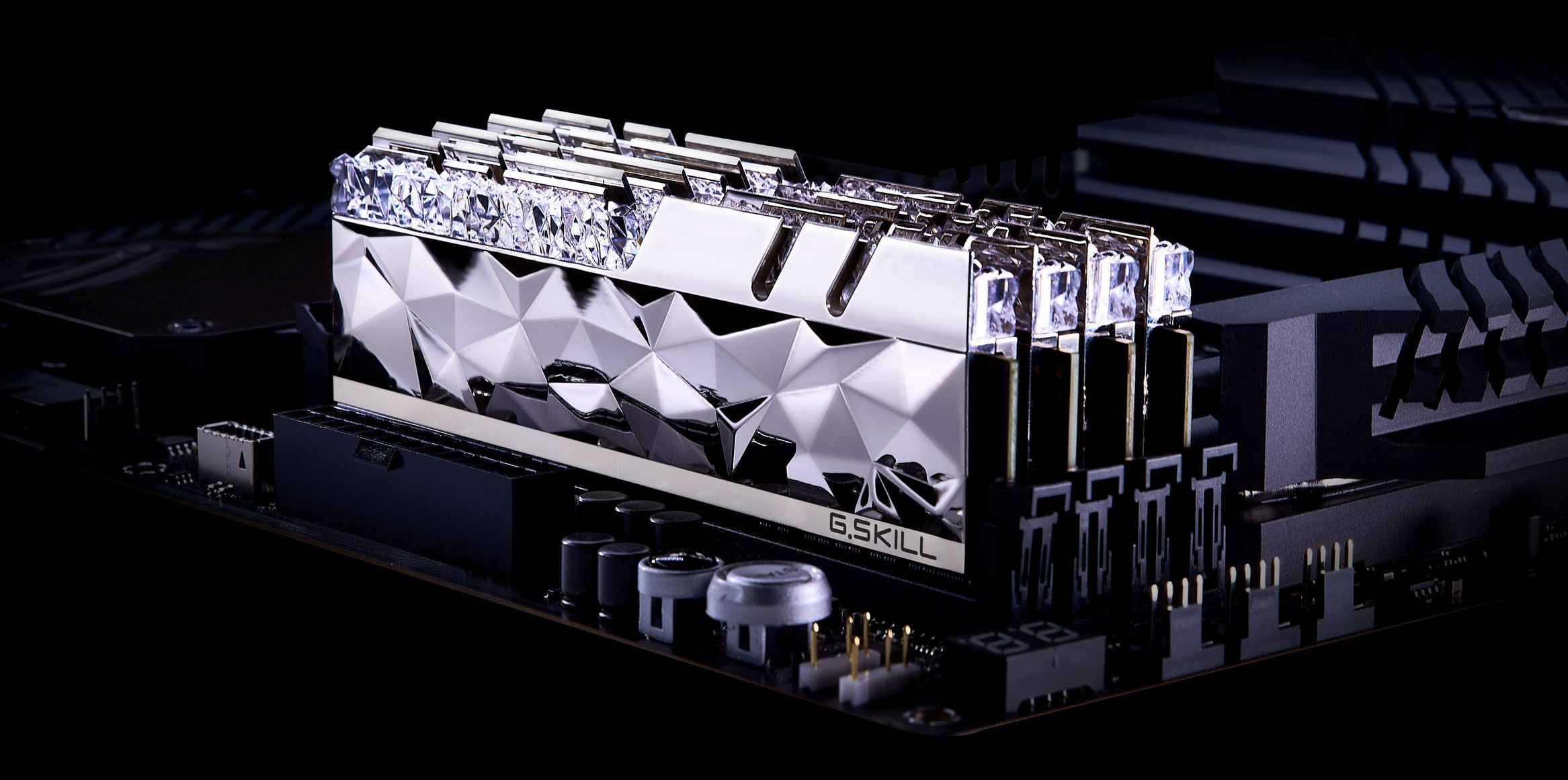 G.SKILL công bố bộ nhớ DDR4 dòng Trident Z Royal Elite Series cao cấp mới