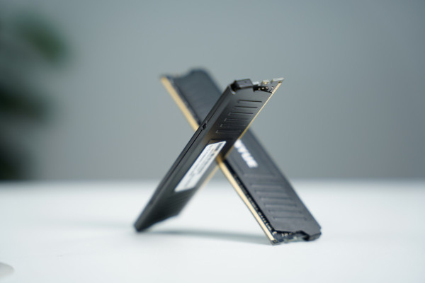 RAM JGINYUE 16G (1*16GB) BUS 3200MHZ DDR4 CL18 INTEL XMP & AMD EXPO